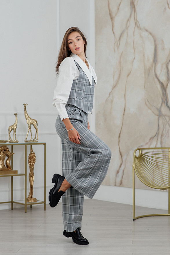 Широкие брюки палаццо в клетку с высокой посадкой
