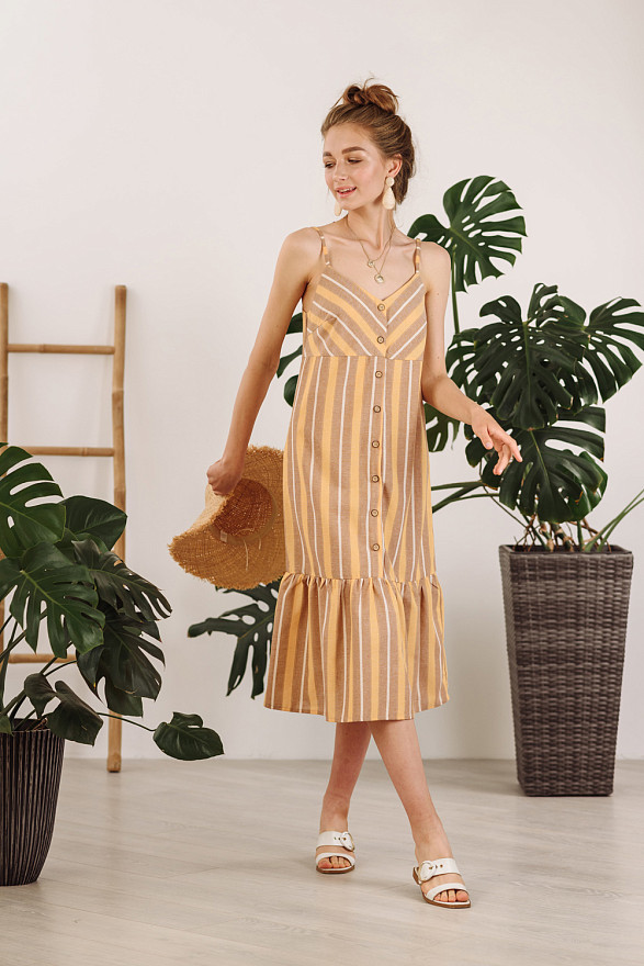 Довгий сарафан на бретельках з гудзиками