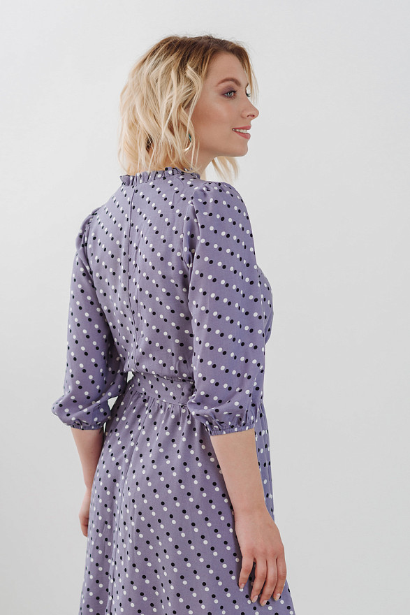 Лиловое платье в горошек