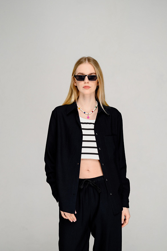 Чорна сорочка вільного крою