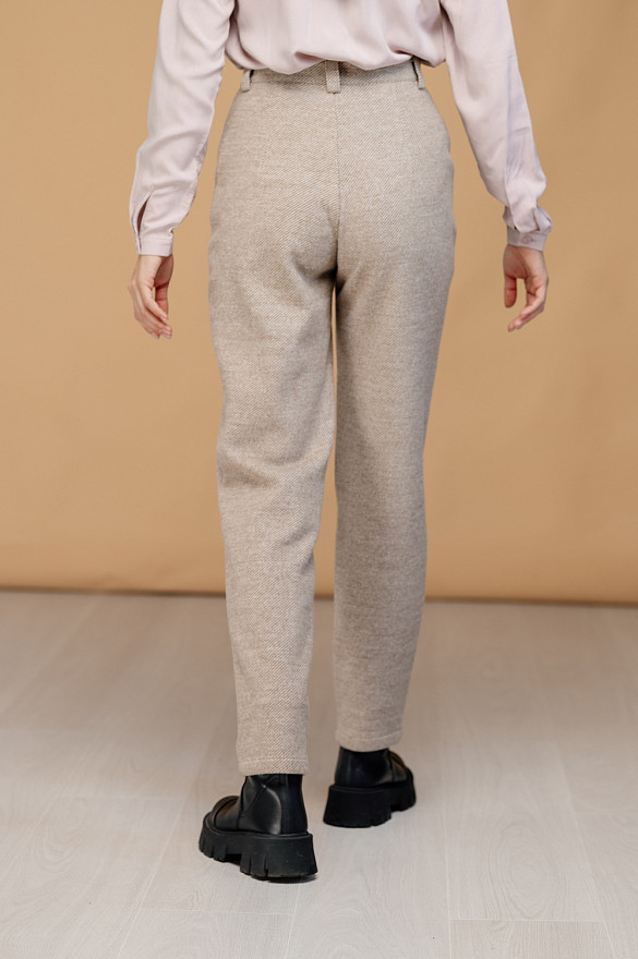 Бежевые брюки прямого кроя 