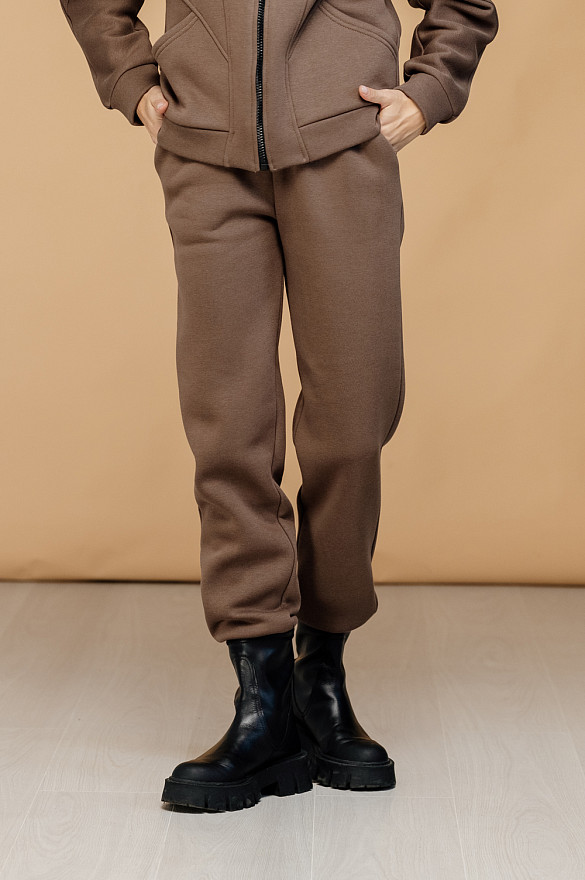 Casual pants in color