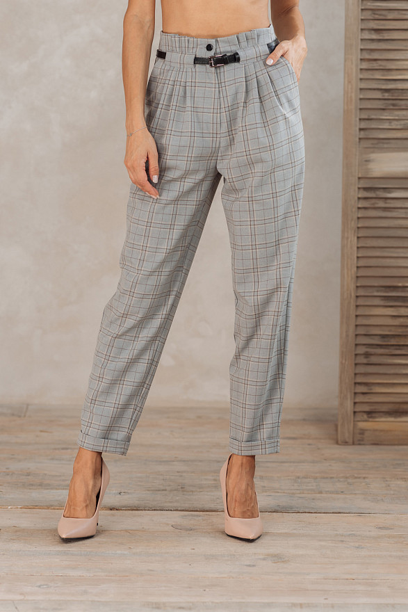 Брюки на талии в клетку с поясом