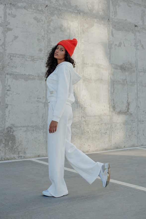 Milk cropped sweatshirt with snake