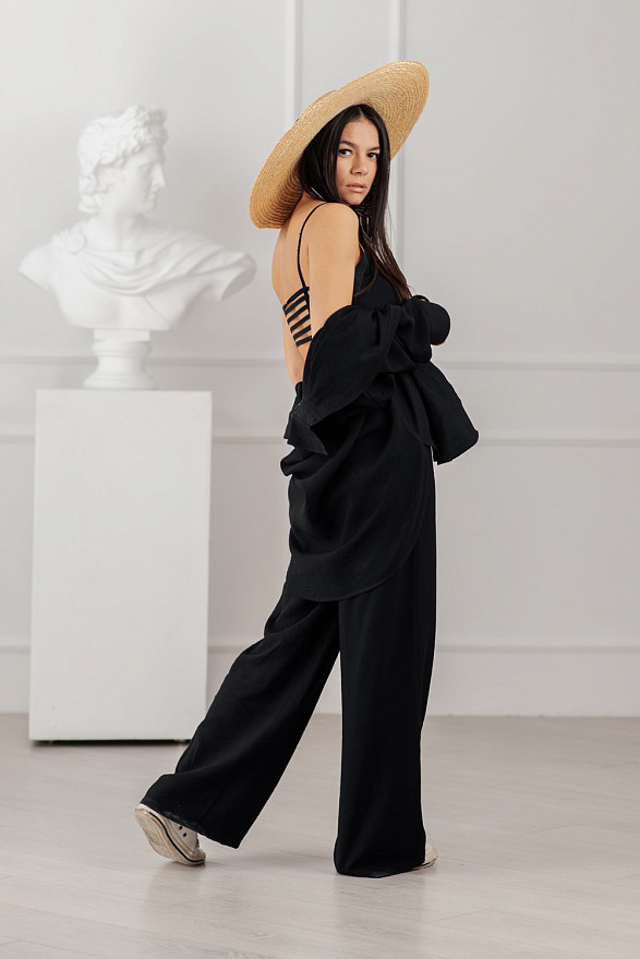 Чорний лляний костюм