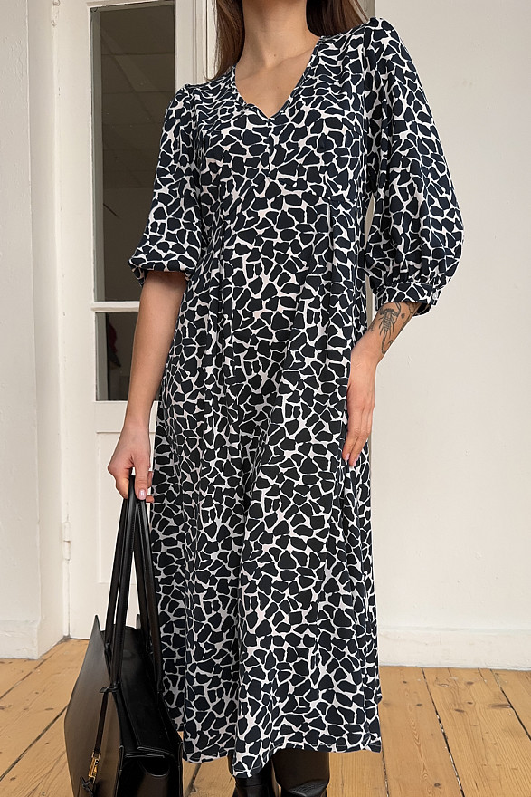 Чорна міді-сукня із супер-софту з пишними рукавами