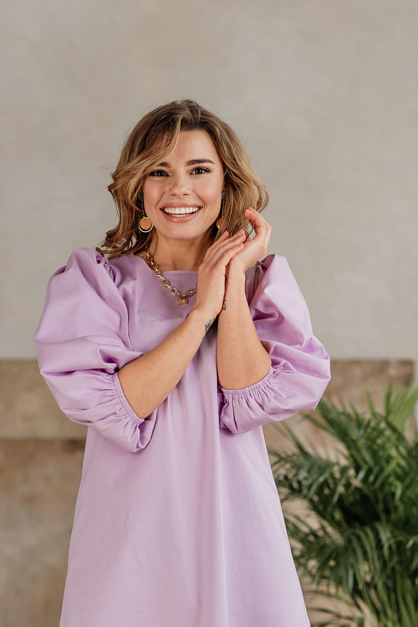 Котоновое платье с рукавами буфами