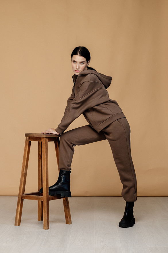 Casual pants in color