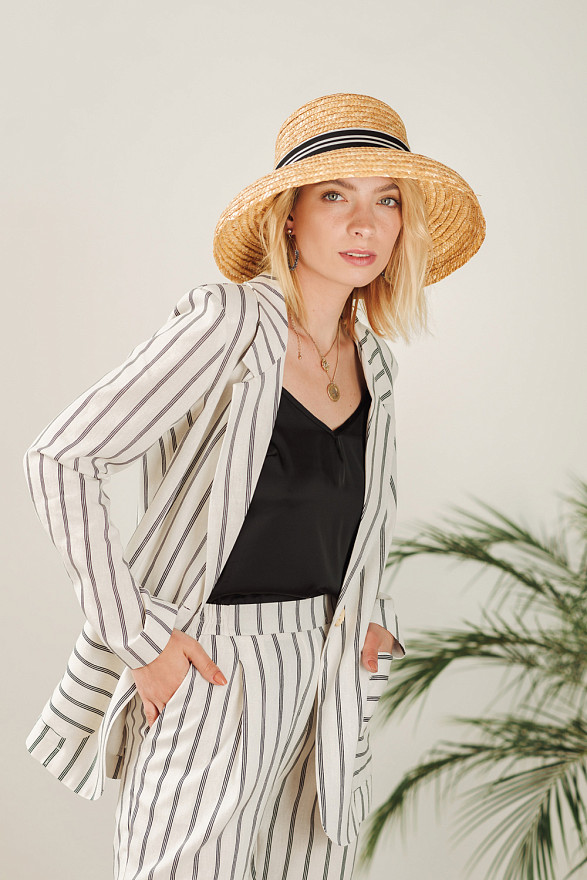 Белый летний пиджак в полоску