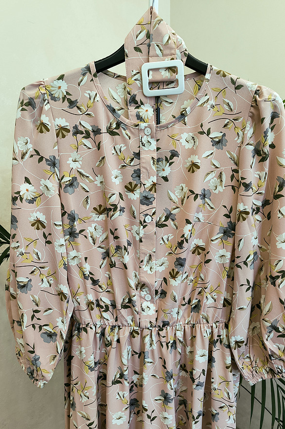 Розовое миди платье с поясом