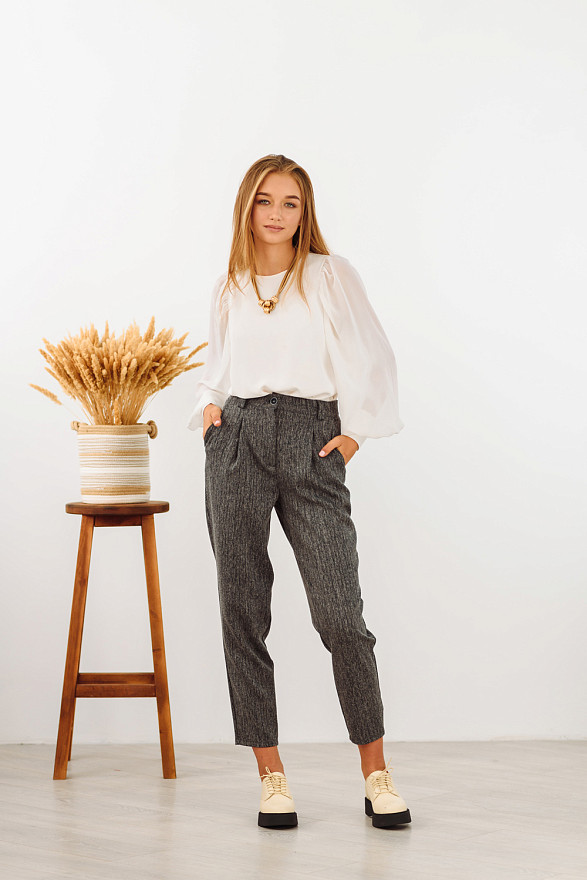 Gray trousers with darts