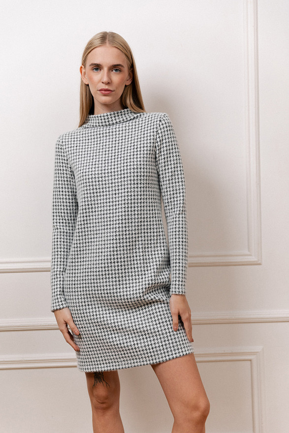 Чорна сукня з м'якого трикотажу