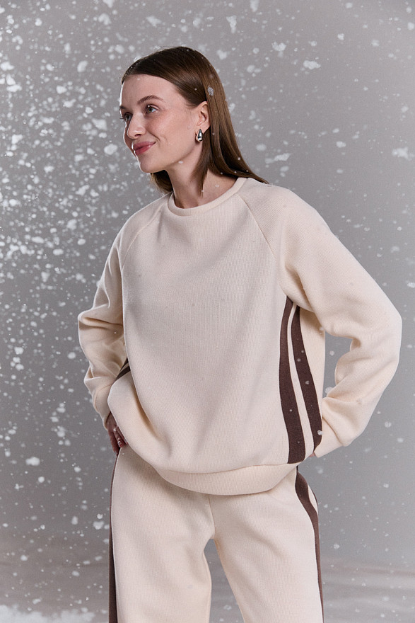 Прогулянковий костюм з подвійними лампасами кольору