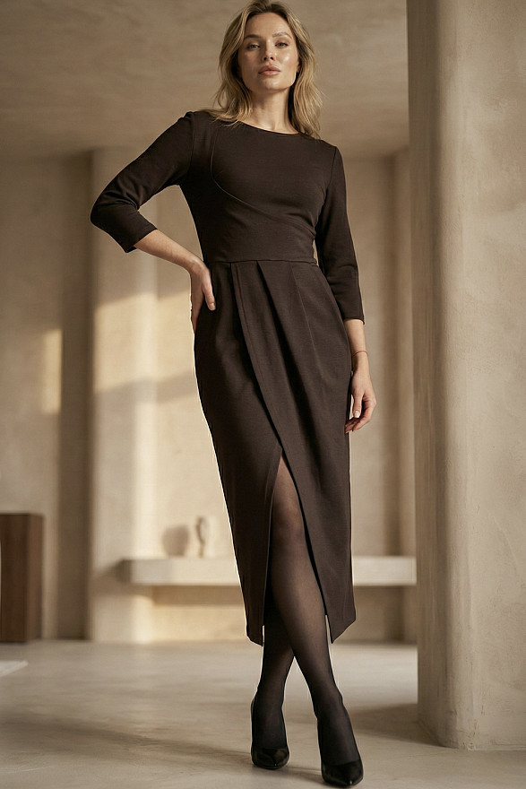 Шоколадна сукня-міді з асиметричною спідницею на запах