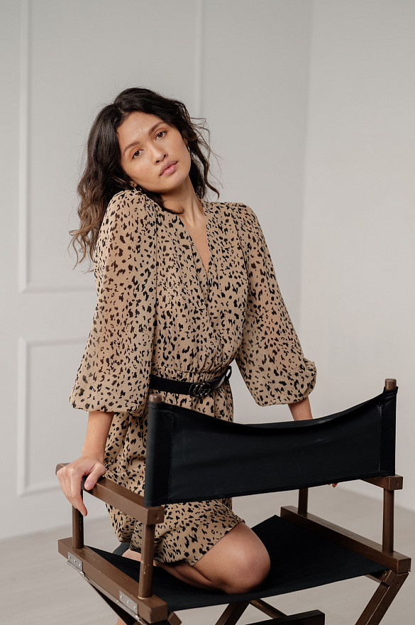 Легке шифонове плаття міді для романтичних зустрічей у бежевому кольорі 