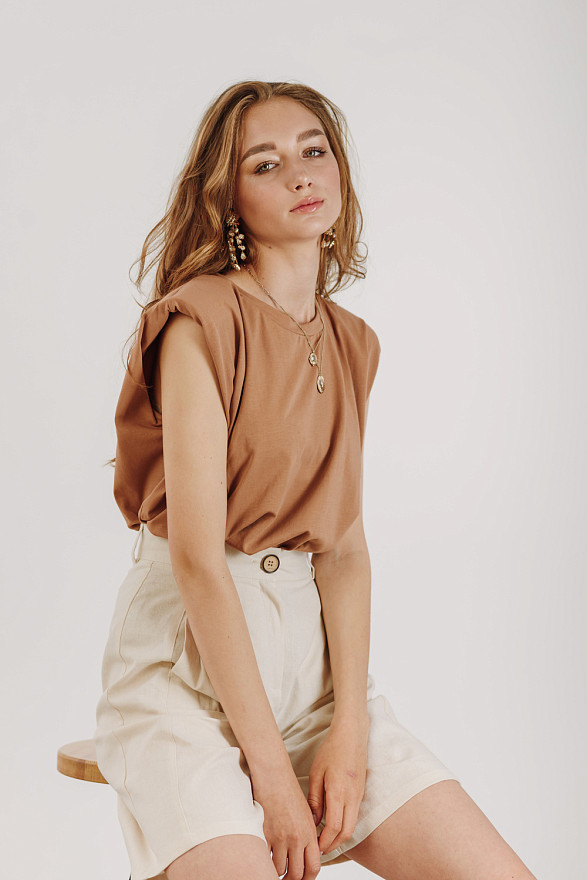 Shoulder pad T-shirt