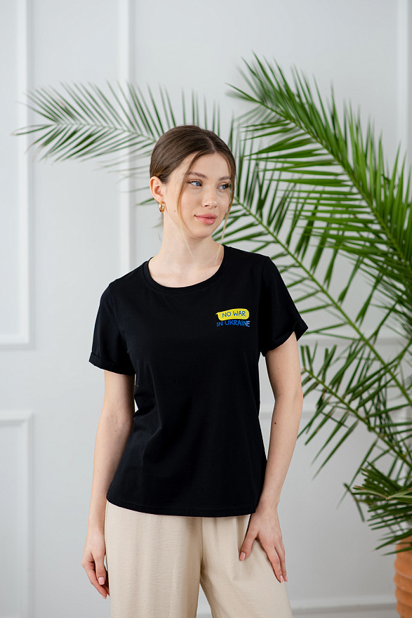 Чорна футболка 