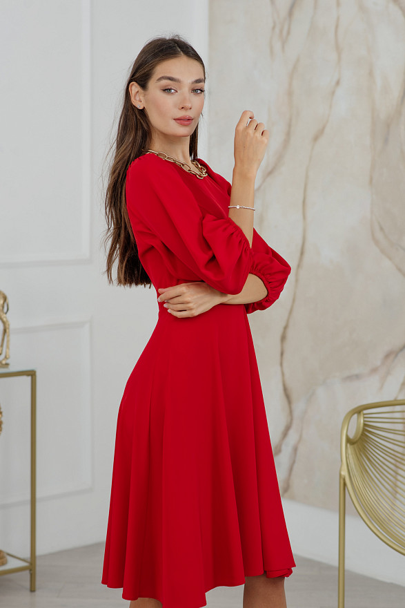 Червона сукня міді з розкльошеною спідницею
