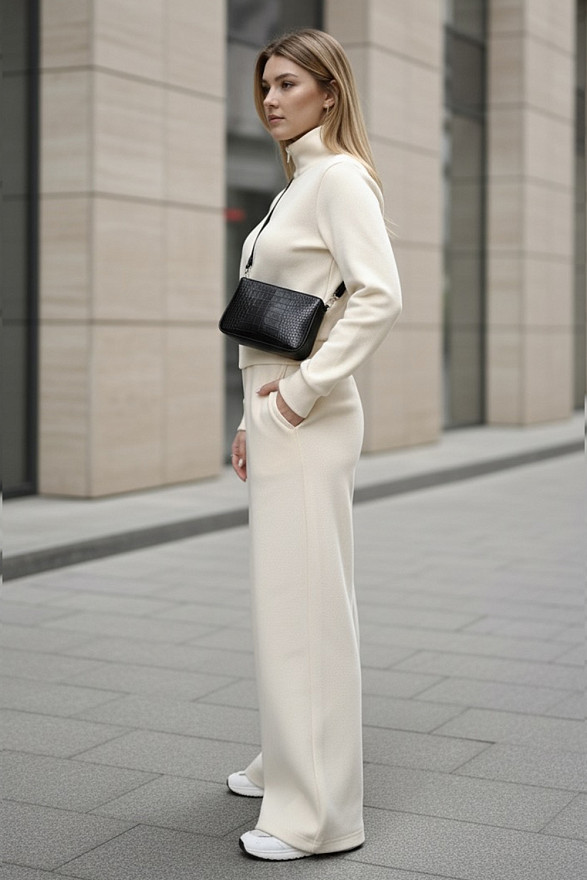 Кремовый костюм из вязаной ангоры