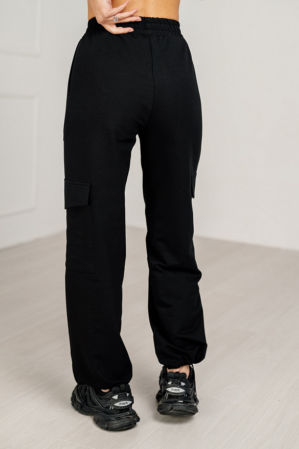 Чорні спортивні штани-карго