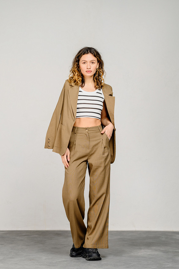 Linen trousers in color 