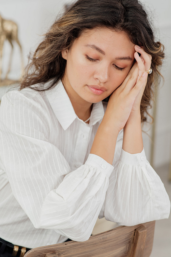 Белая базовая рубашка с объемным рукавом