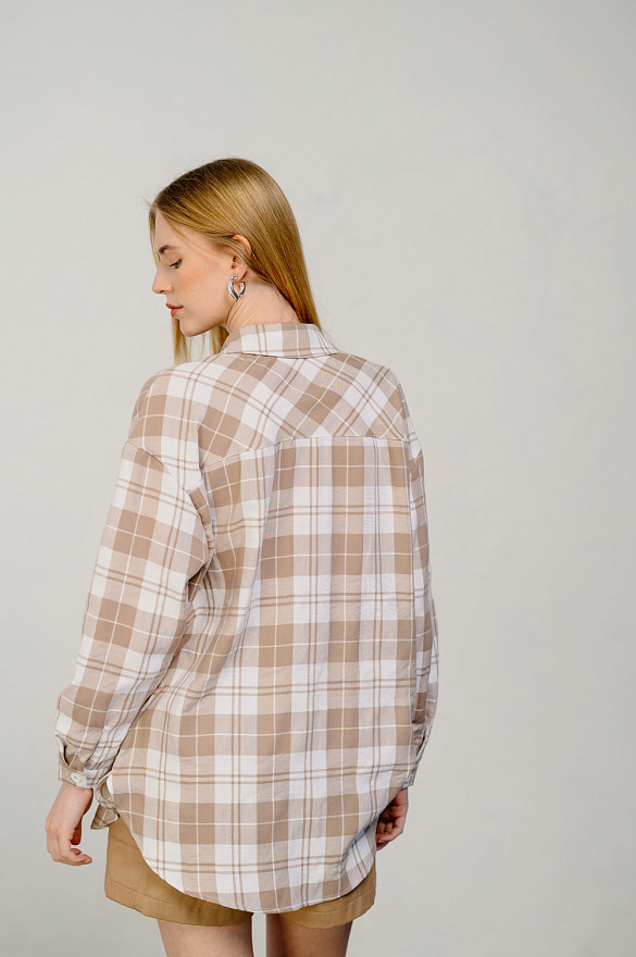Бежевая удлиненная рубашка оверсайз