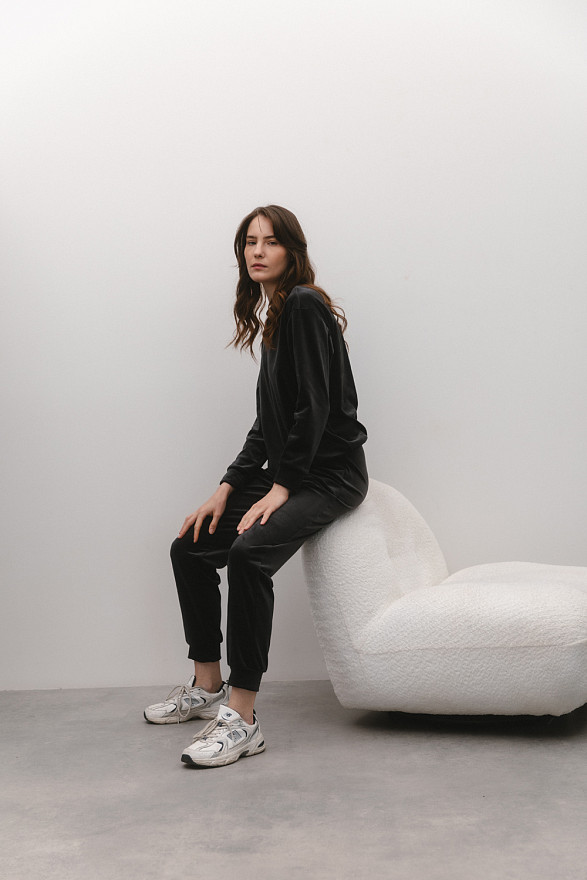 Графітовий велюровий костюм