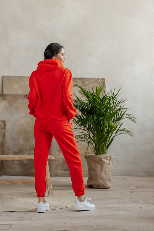 Оранжевый свитшот с надписью