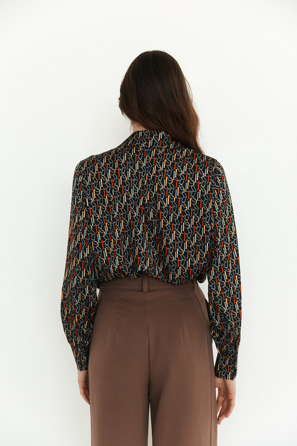 Блуза свободного кроя с длинным рукавом