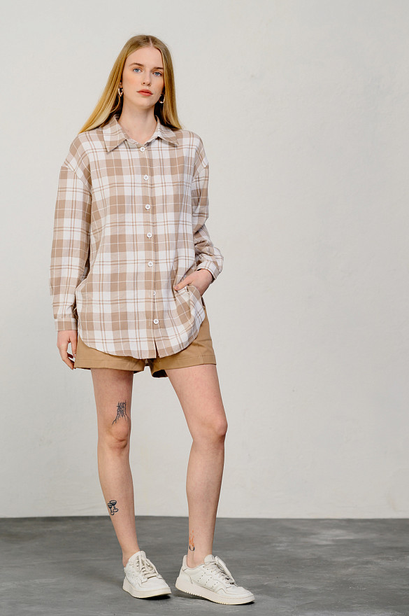 Бежевая удлиненная рубашка оверсайз
