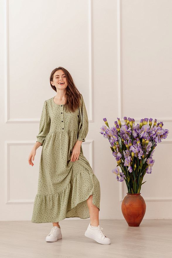 Оливкове плаття в горошок