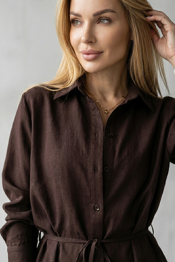 Chocolate blouse with a loose fit and a belt