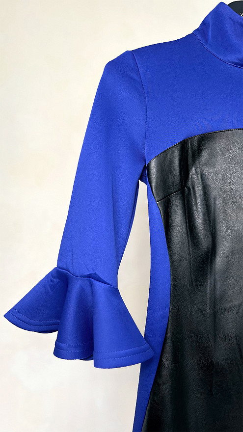 Напівприталена сукня зі вставками шкіри