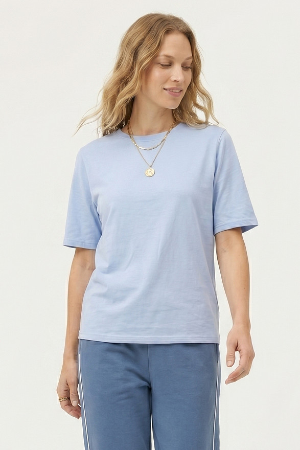 Блакитна базова футболка з круглою горловиною