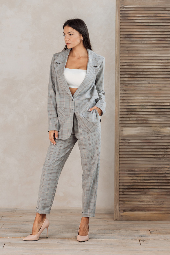 Checkered blazer with pockets