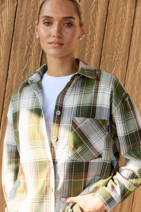 Удлиненная рубашка оверсайз зеленого цвета