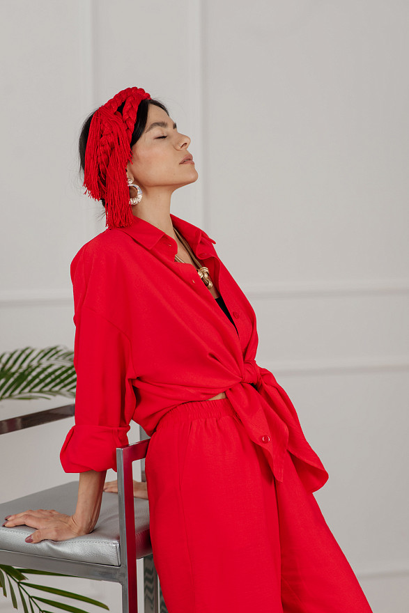 Кораловий лляний брючний костюм