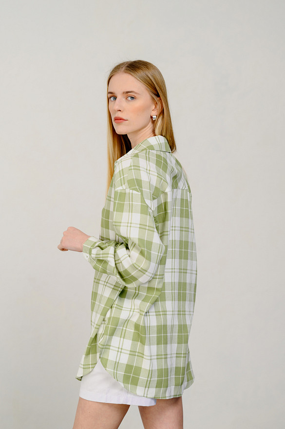 Удлиненная рубашка оверсайз в оливковом цвете