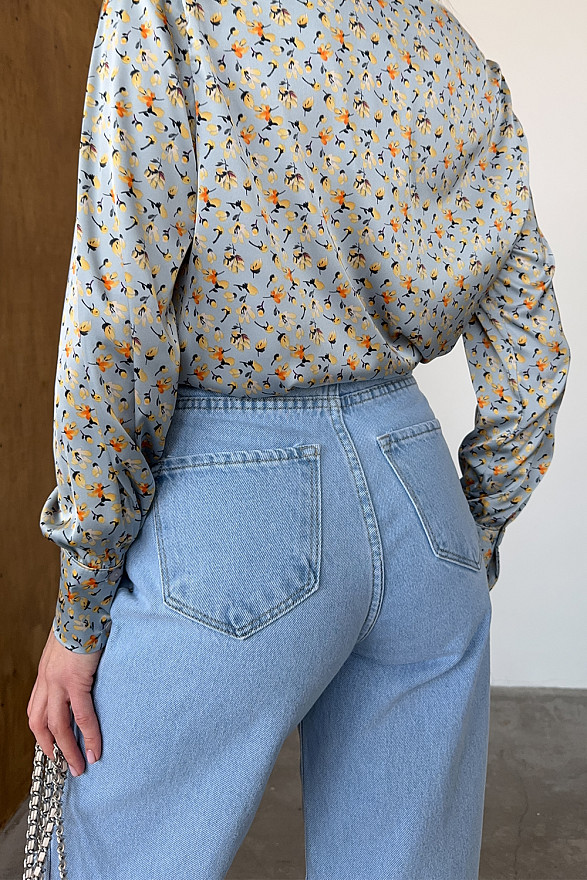 Wide leg jeans with slit at knee