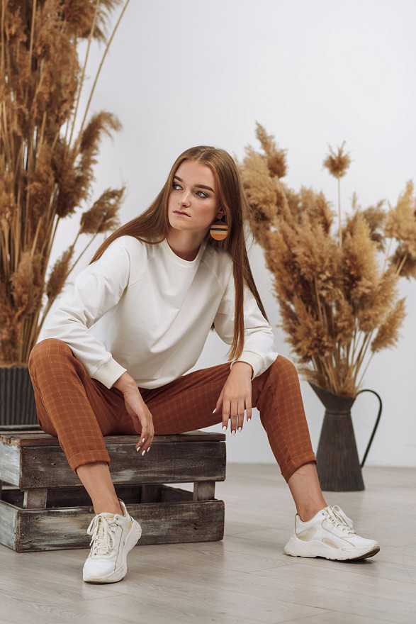 Базовый молочный свитшот