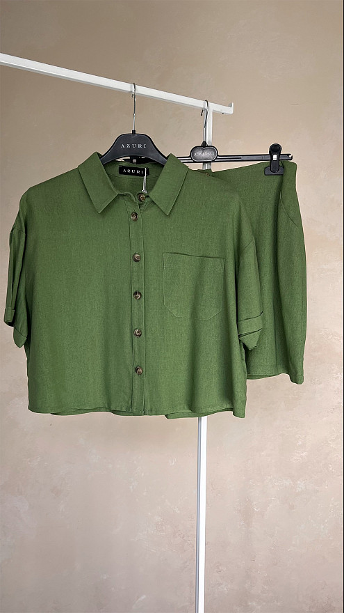 Льняной костюм зеленого цвета