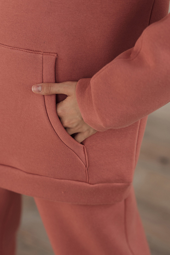 Sweatshirt with pocket and slogan