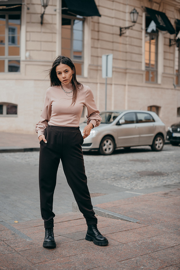 Коричневі штани середньої посадки