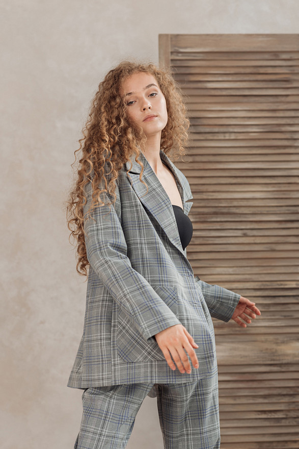 Buttoned plaid blazer