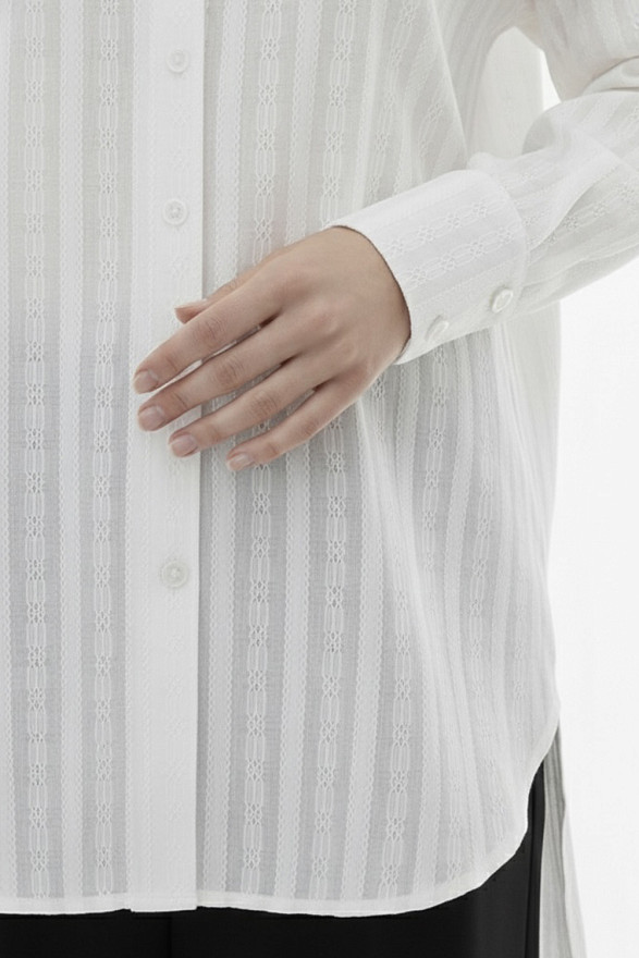 Классическая молочная рубашка свободного кроя