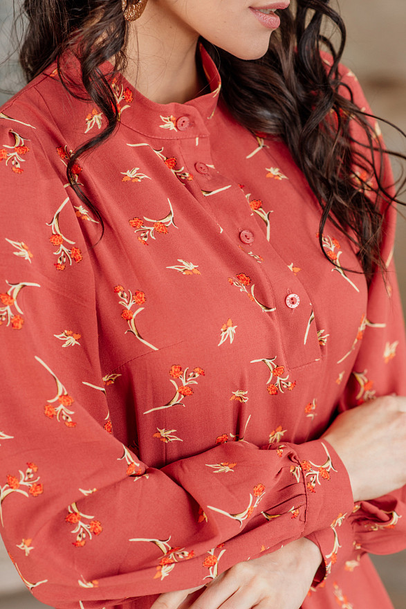 Long dress with ruffle and belt