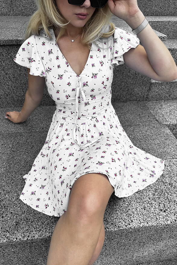 Молочна приталена сукня з рукавами-крильцями