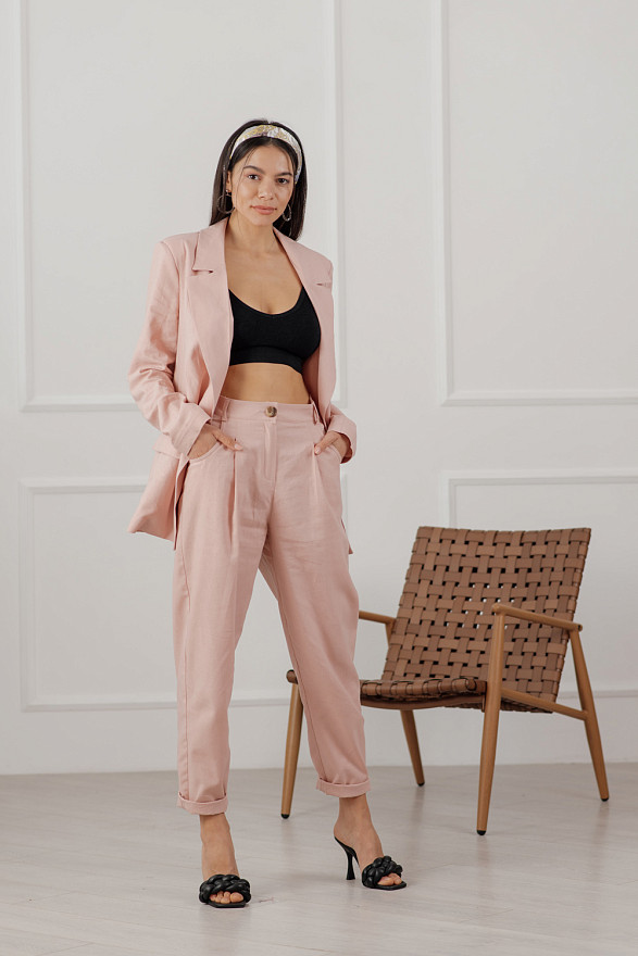 Пудровый пиджак из льна 