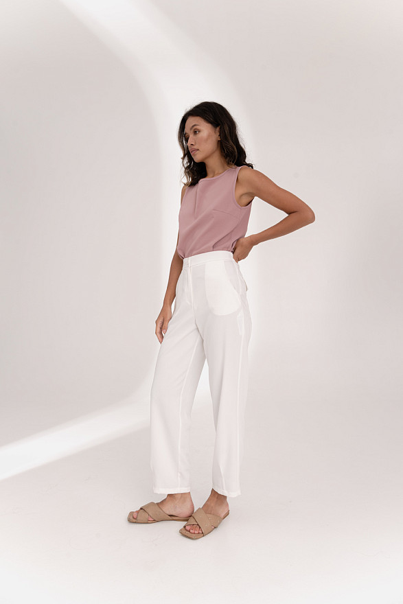 Молочні штани з поясом на гумці та защипами внизу